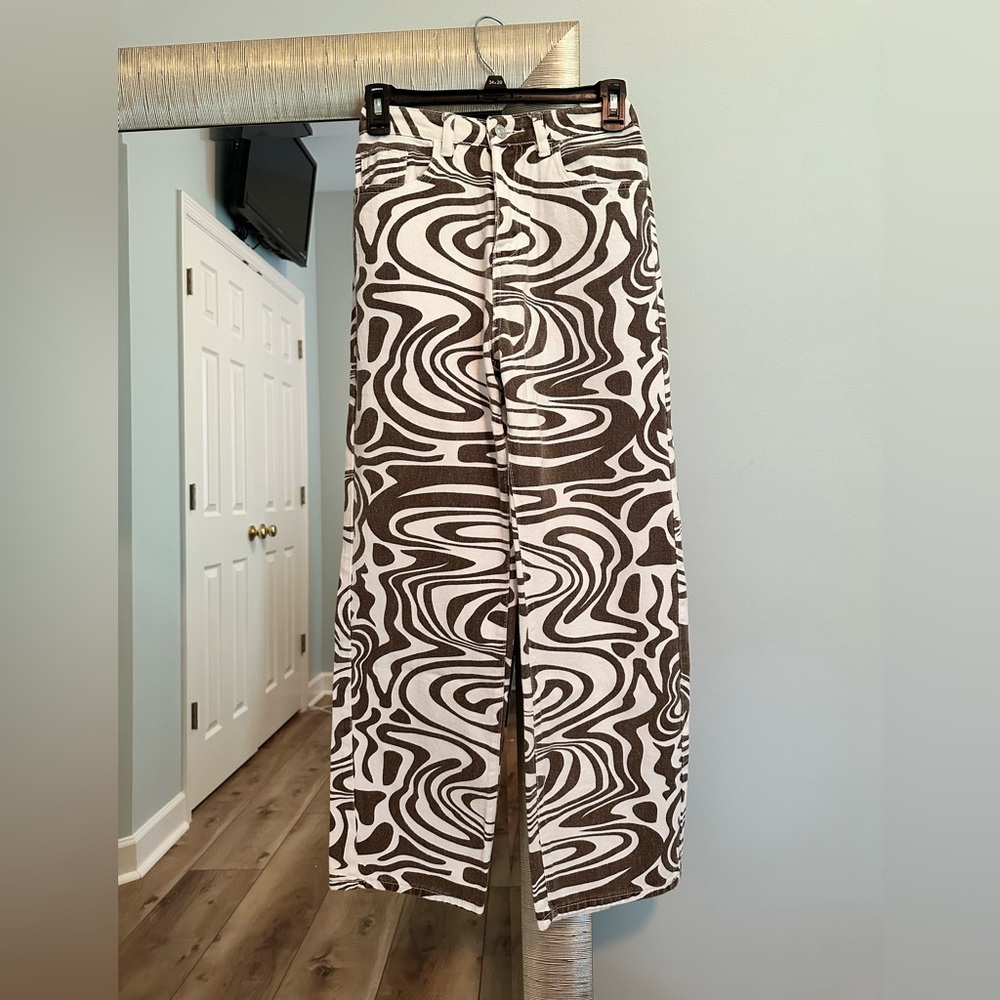 Wavy brown and white jeans from Shein